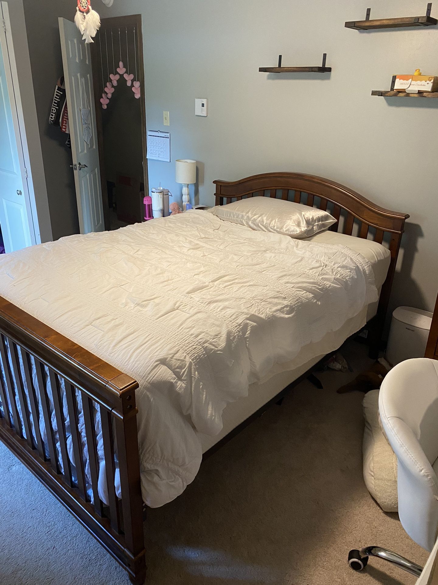 Four Piece Full Bedroom Set/can Convert Into Crib/Toddler Bed