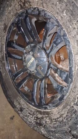 285 70  r17 chevy 6lug 3 tires are good 4th one no good 450