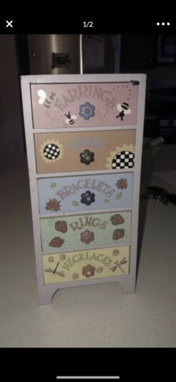 Jewelry box