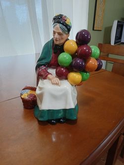 Royal Doulton Figurine Old Balloon Seller HN1315