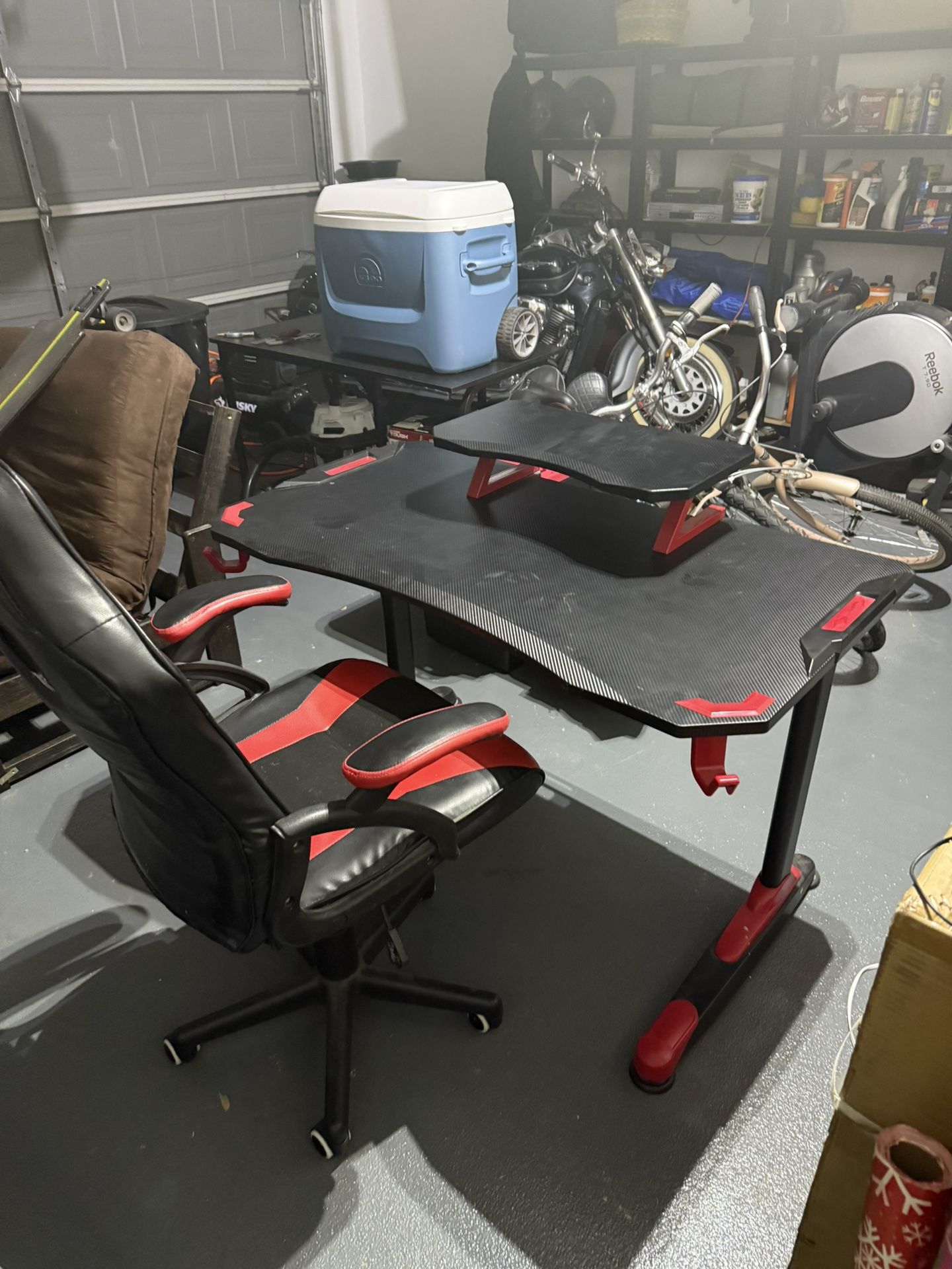 AFW PC Desk black/Red