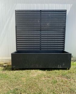 Rolling Metal Planter Box with Trellis