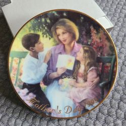 Avon Mother's Day 1999 Mini Plate