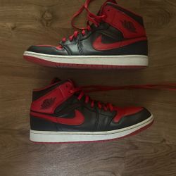 🔥 Air Jordan 1 Mid “Bred” – Like New – Size 13🔥