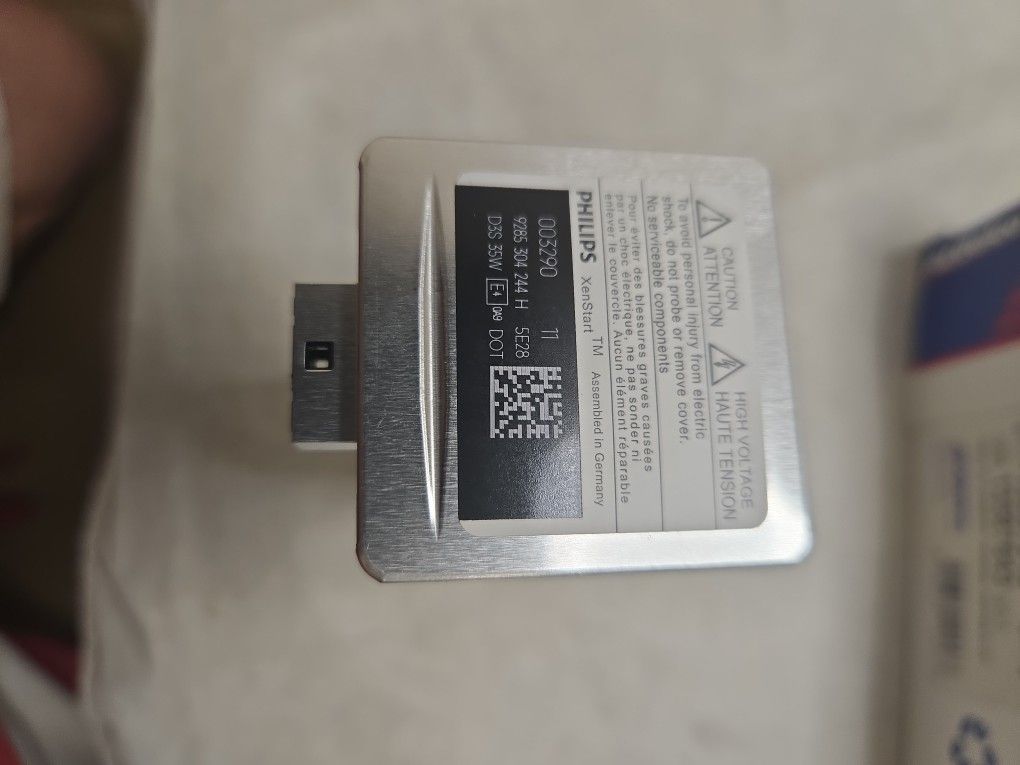 Halogen HID Light Bulb GM OEM new