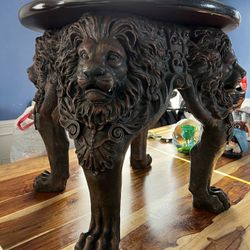 Design Toscano Lord Raffles Lion Leg End Table