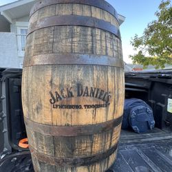 Oak Whiskey Barrel - Jack Daniels