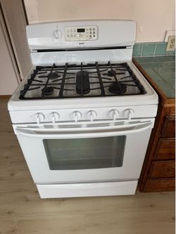 Kitchen appliances, washer/dryer
