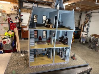 Dollhouse - Halloween decor