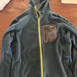 Patagonia r1 Air Hoody.