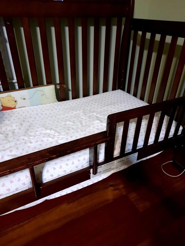 Baby And Kids Crib  4-in-1. Convertible. Cherry