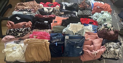42 piece Clothing Bundle (Sizes L) worth hundreds!
