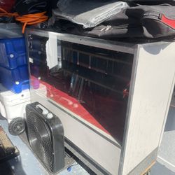 Display Case/Glas/on Wheels