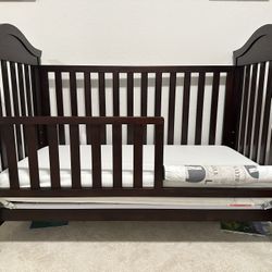 3-in-1 Crib Toddler Day Bed with Matching Changing Table/Dresser