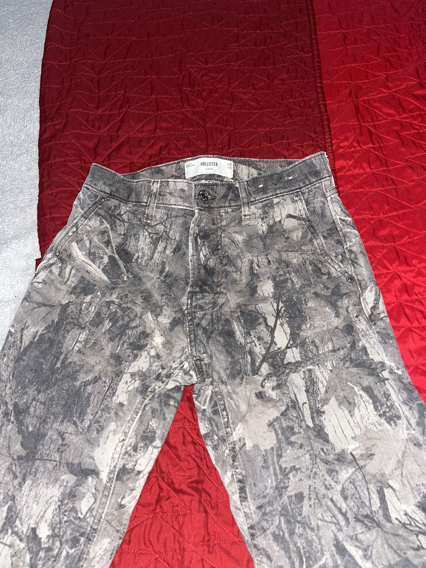 Hollister Cargo Camo Loose 28 Width 30 Length Pants