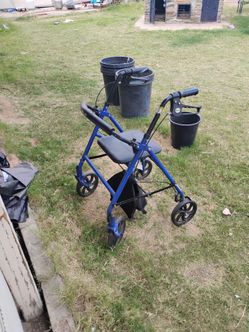 Adult walker with seat
