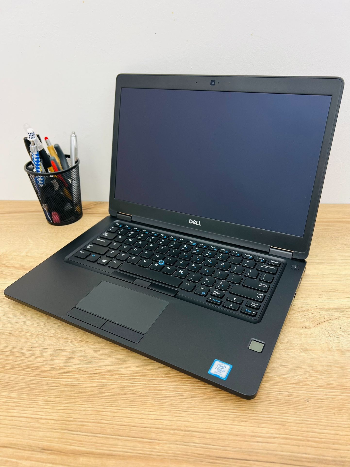 Dell i5 vPro 8th Quad Core Full HD Touchscreen laptop / Windows 11 Pro / SSD 256GB / RAM 8GB / Camera / HDMI / USB C / Bluetooth / Charger / Backlit