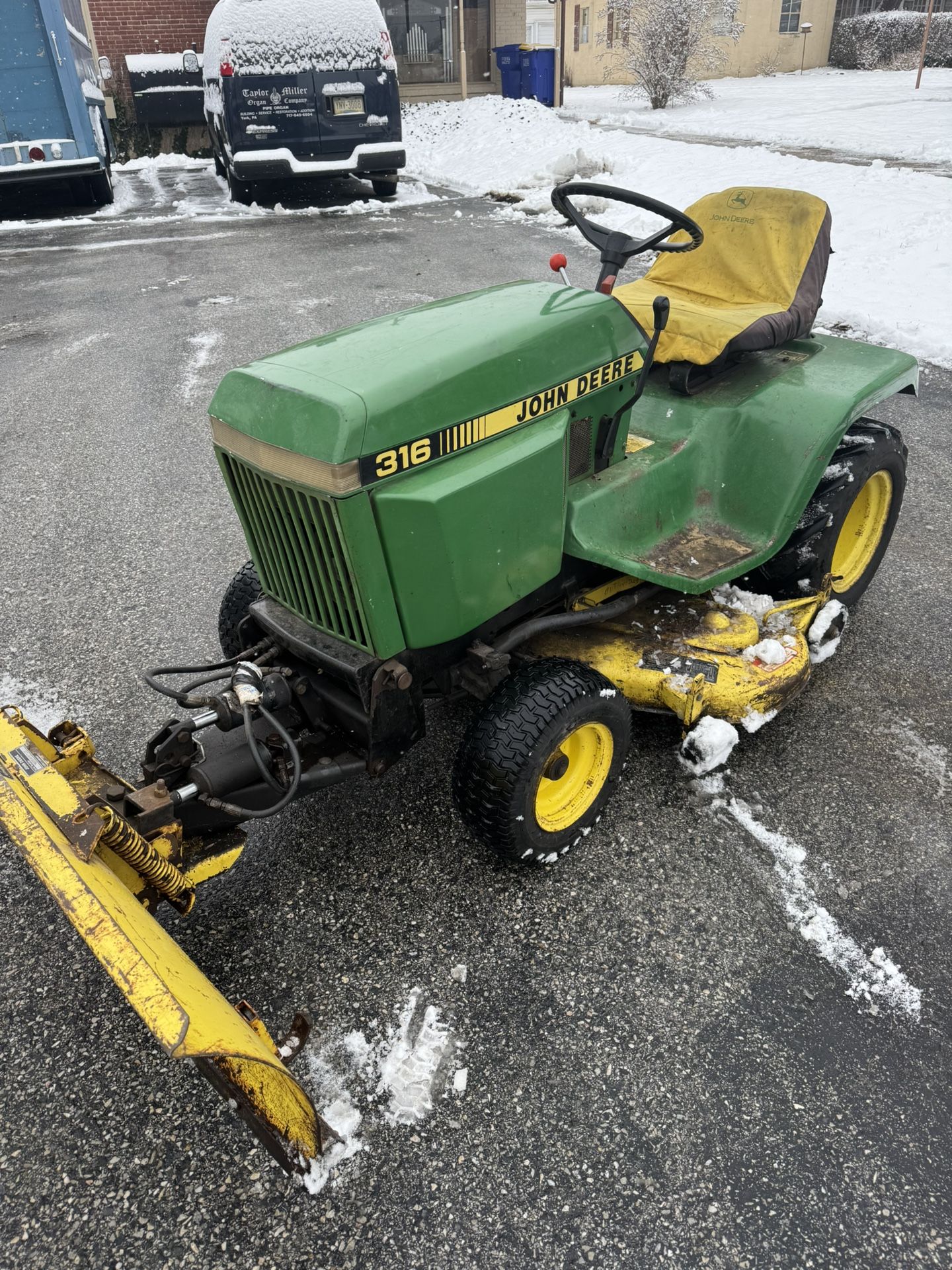 John Deere 316