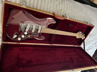 Plexiglass Fender Stratocaster. Guitar Style Lit