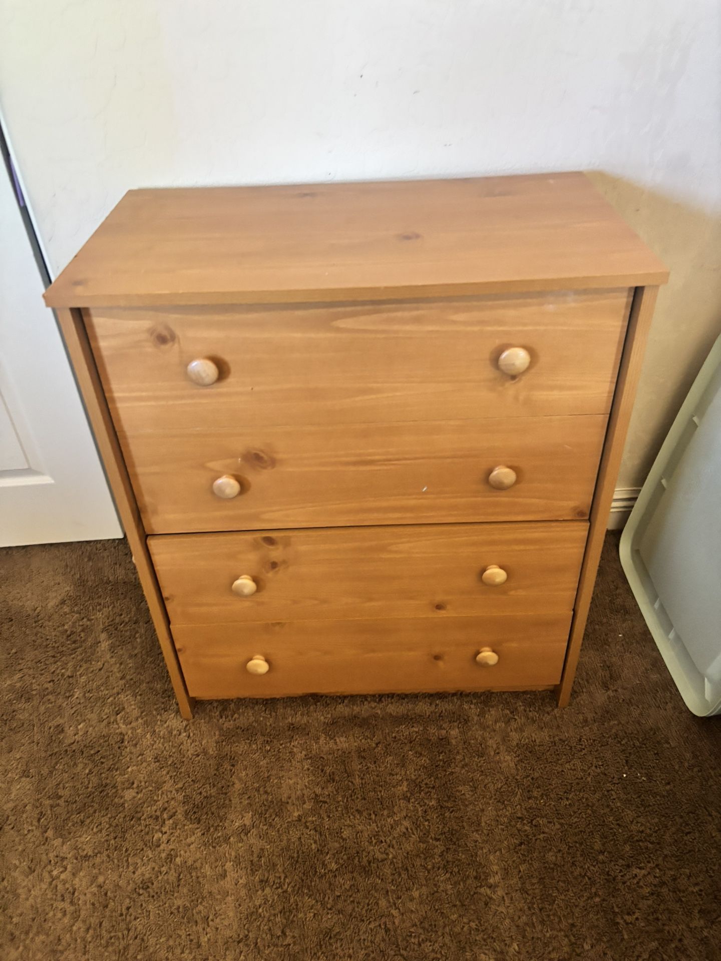 32x28x16” 4 Drawer Dresser Good Condition