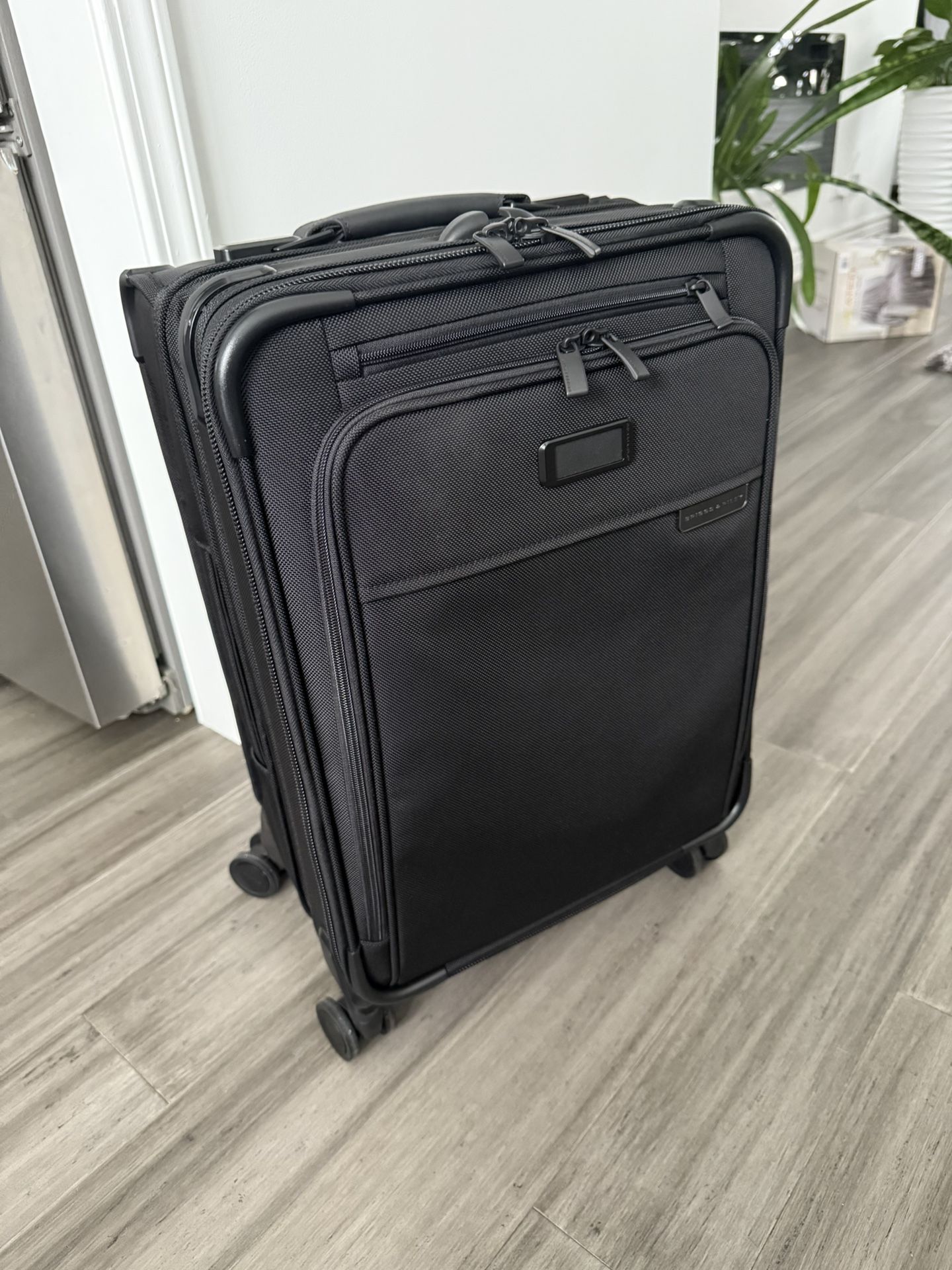 Briggs & Riley 22”carry On Expandable Spinner 