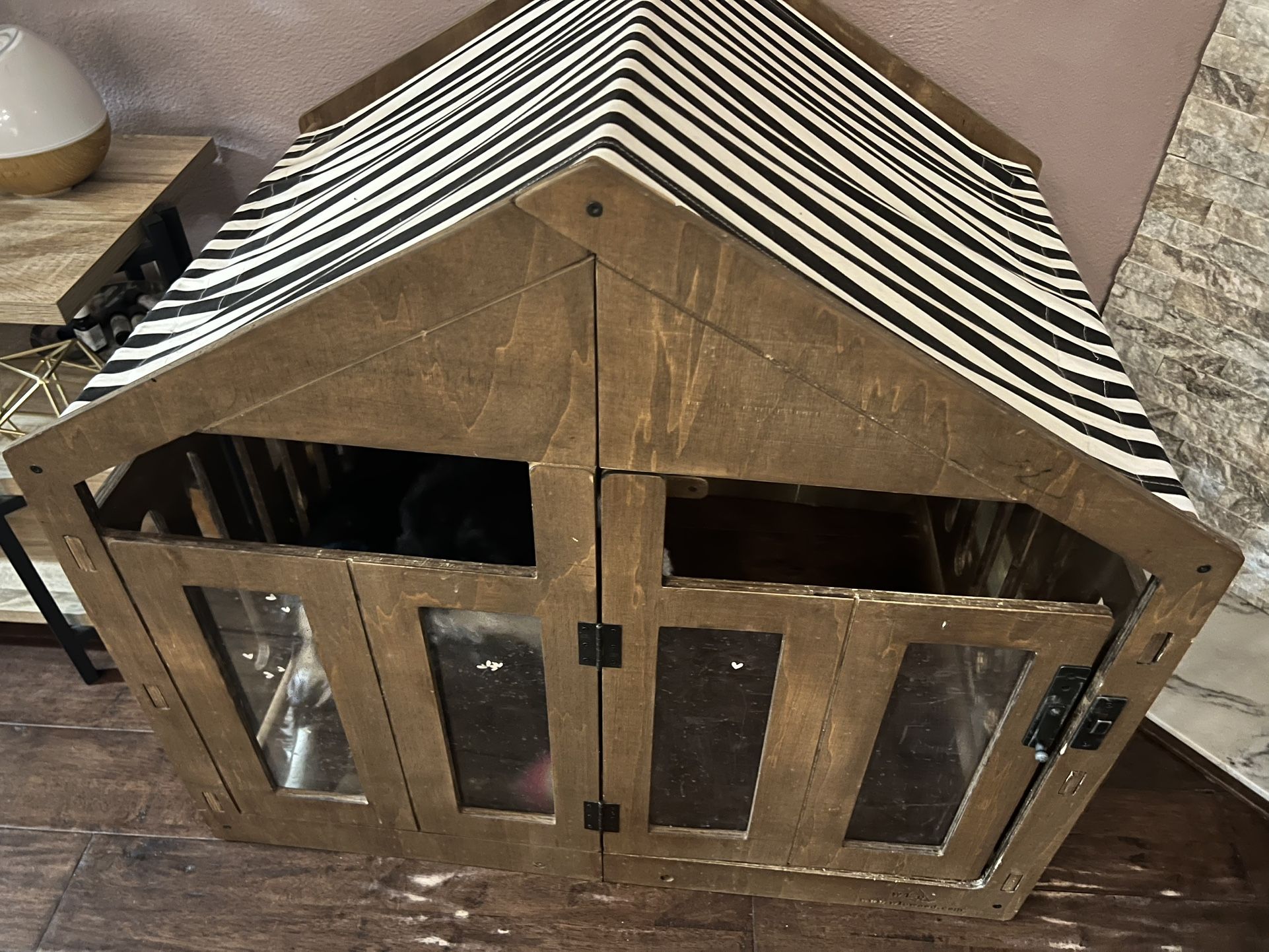 Dog Kennel/ House
