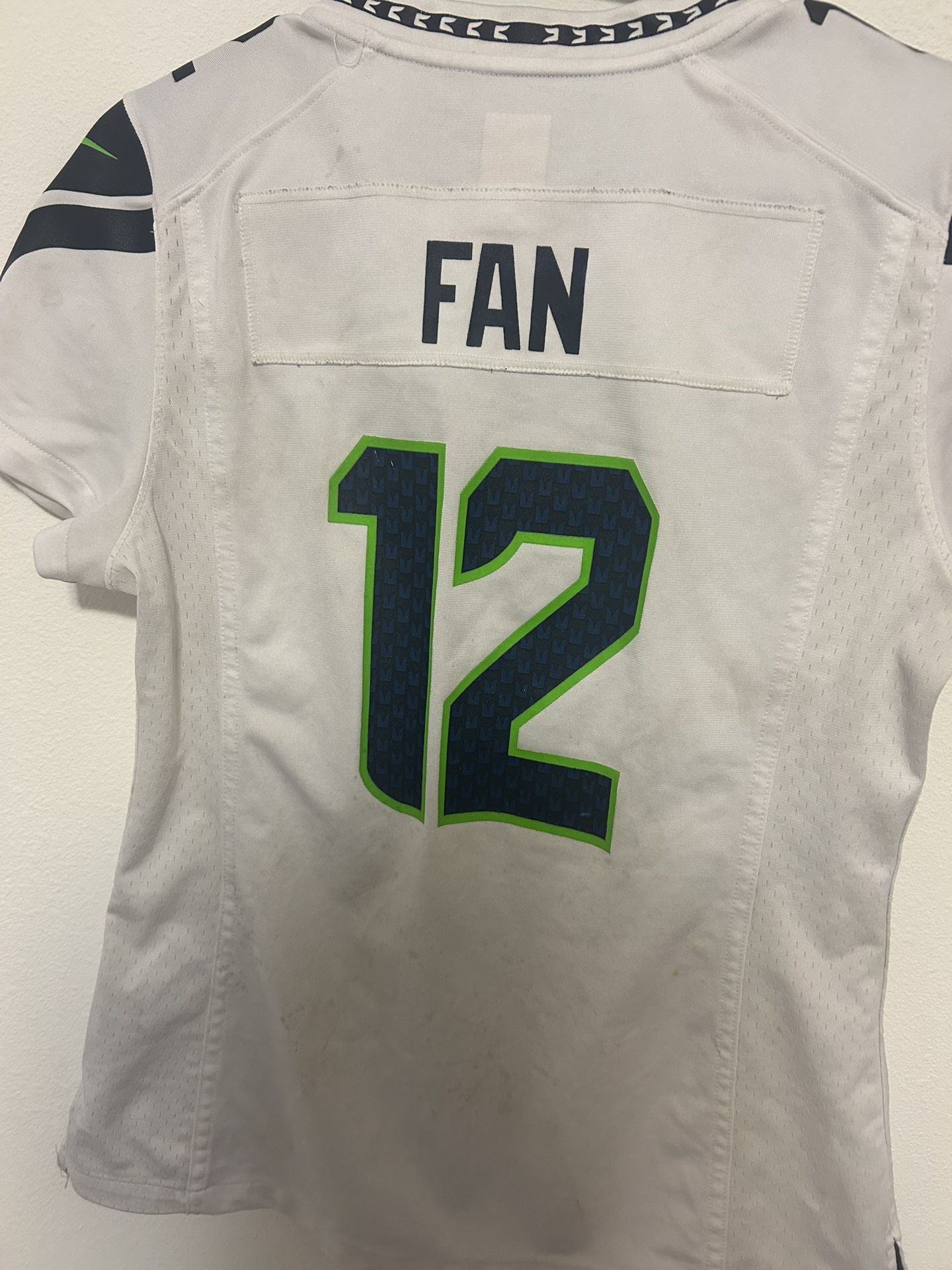 Nike Woman’s Seattle Seahawks 12th Man Road Jersey Medium Stained Used
