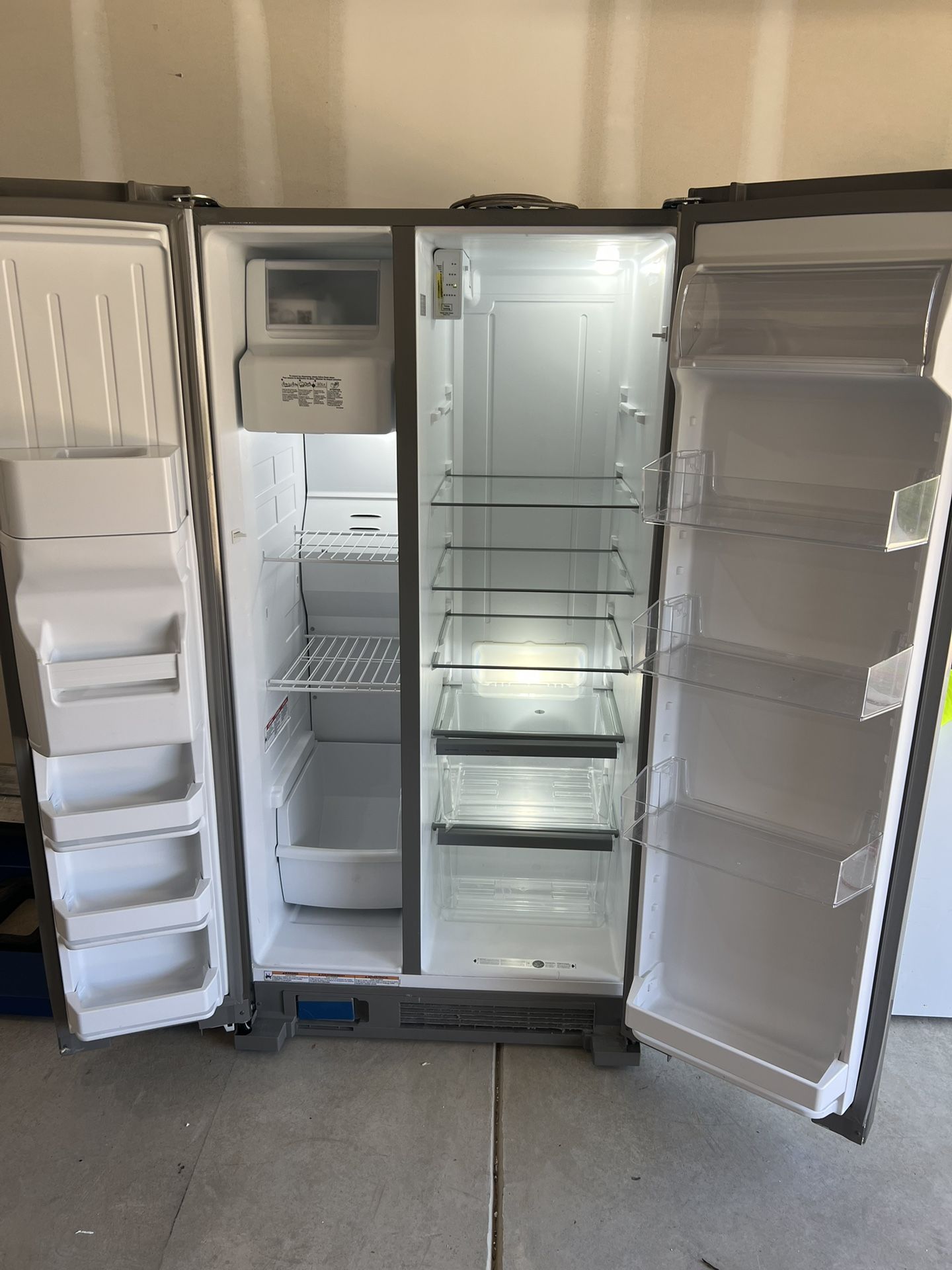 Whirlpool Refrigerator With Ice And Water Dispenser