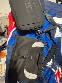 Laptop carrying cases