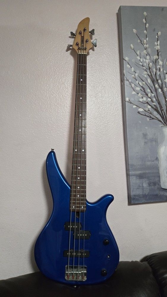 Bajo 4 Cuerdas Yamaha En Buenas Condiciones