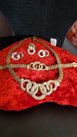 Jewelry set used