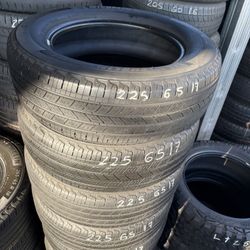 225/65r17 Michelin Tires In Great Shape