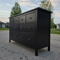 I GOT DRESSERS- Delivery Available 