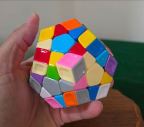 Colorful Megaminx Puzzle Cube - Stickerless Pentagonal Dodecahedron Brain Teaser