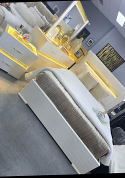 ✨️ King, Cal King, Queen Bed Frame ✨️ Furniture Sectionals, Bedrooms, Dining Avail