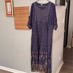 LADIES FULL LENGTH DRESS IN A XL SIZE COOL CASUAL AND COMFORTABLE
