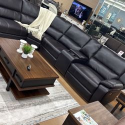 FINAL PRICE!! 6 Piece Power Sectional!!