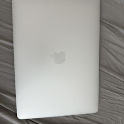 2020 MacBook Pro 13” 2020 - 16gb 256 SSD 