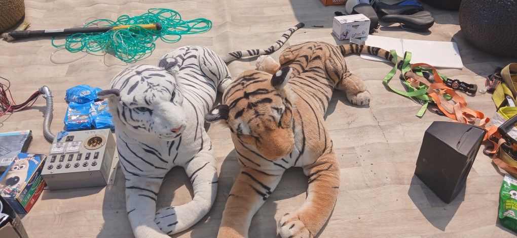 Pair Stuffed Animals