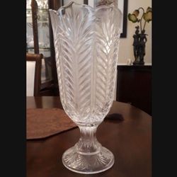 Beautiful  Glass vase, Like New, No Chips, Measures 12 Inches Tall And 5 1/2 Inches In Diameter 