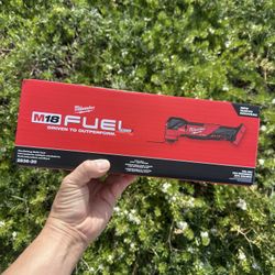  MILWAUKEEM18 FUEL 18V Lithium-Ion Cordless Brushless Oscillating Multi-Tool (Tool-Only)
