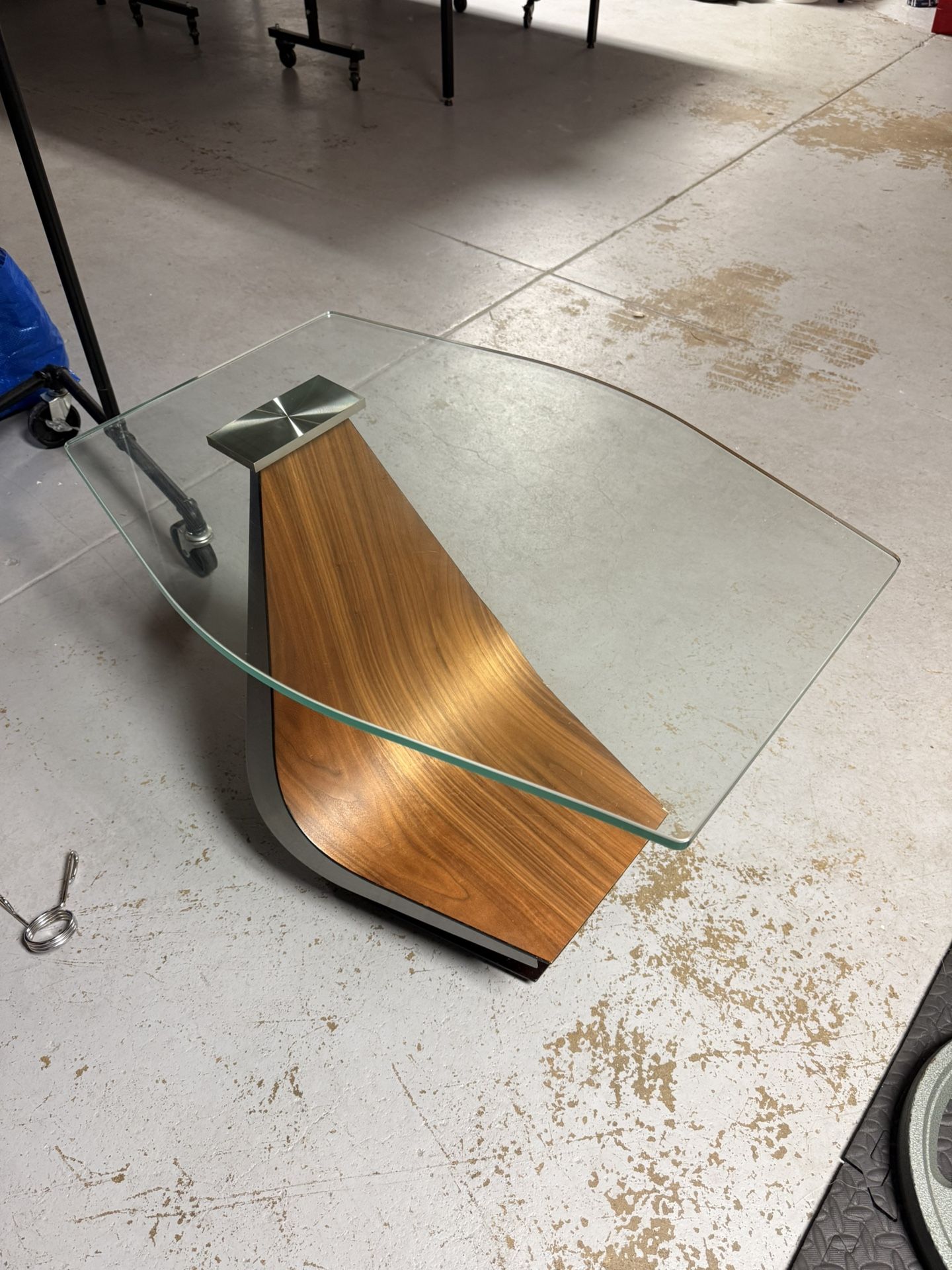 Luxury Victor End Table