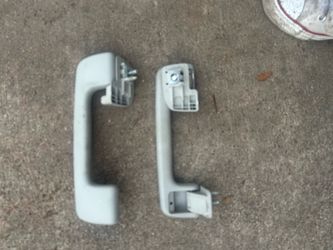 Handles right and left side