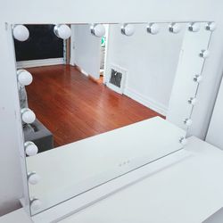 Vanity mirror