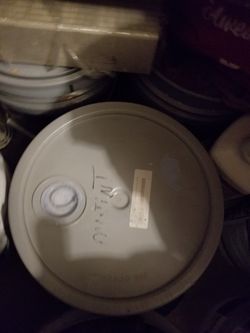 5 gallon paint eggshell light blue color beautiful new not old dont need