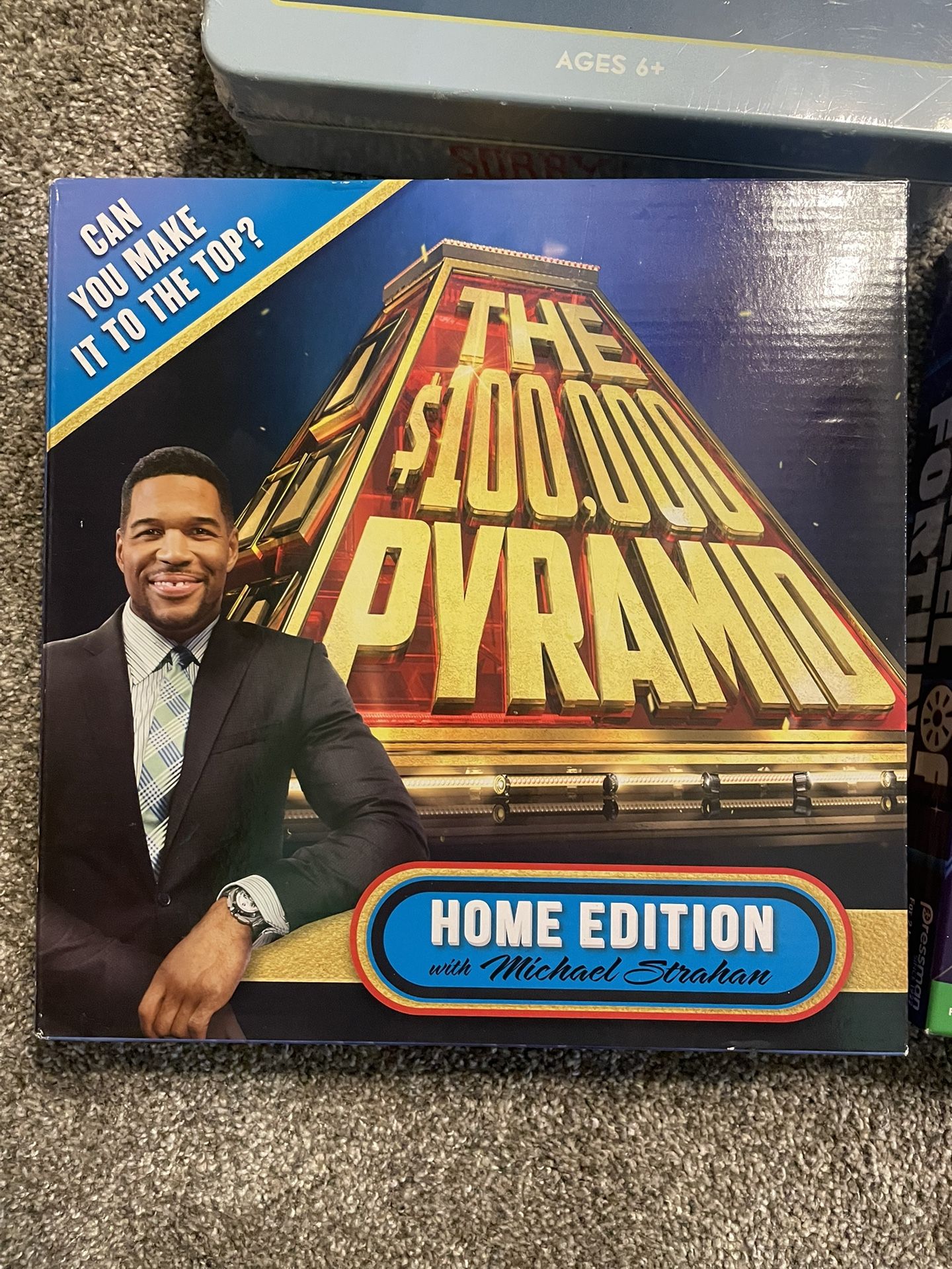 The 100,00 Pyramid Game Home Edition With Michael Strahan