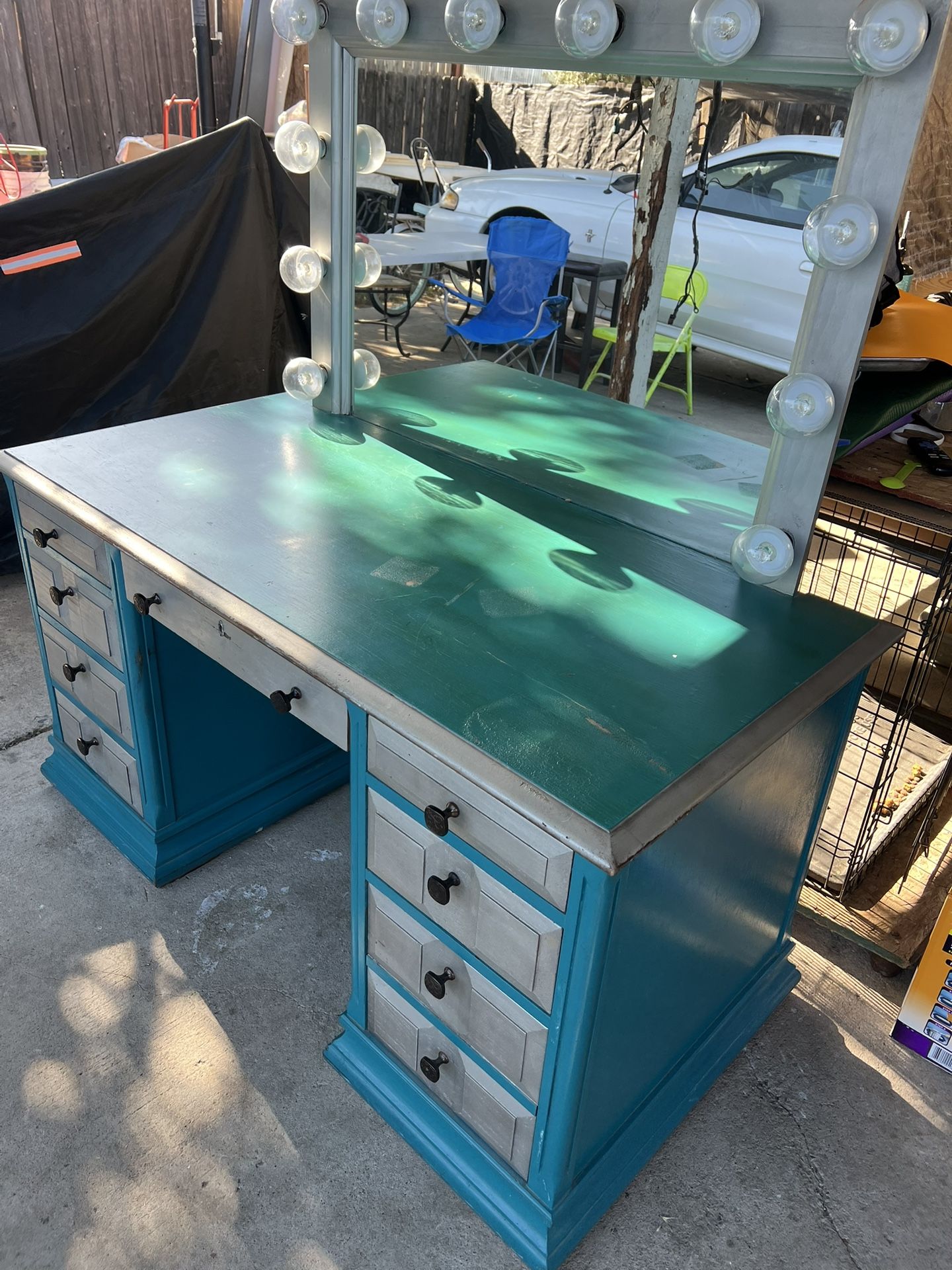 Dresser With Mirror And Lights