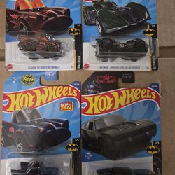 Hot Wheels Batmobile a escala 1:64. 1.2.3.5