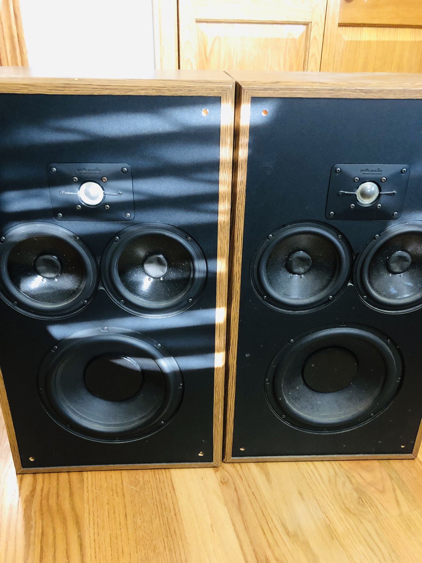 Polk audio monitor 10 ,vintage speakers,everything is working good and good condition.