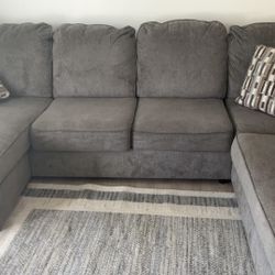 Ashley O’ Phannon 2 Piece Sectional Gray